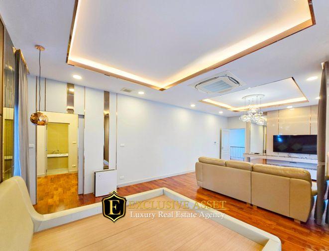 รูป ขายด่วน ม.แกรนด์บางกอก บูเลอวาร์ด สาทร บ้านแปลงมุม สภาพดี 101.3 ตรว. 348 ตรม. สนามหญ้ากว้าง พร้อมเข้าอยู่ - รูปที่ 28/42