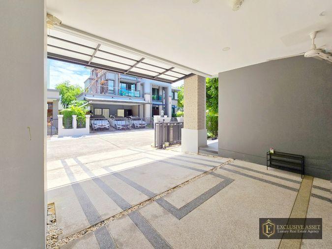 รูป ขายด่วน ม.แกรนด์บางกอก บูเลอวาร์ด สาทร บ้านแปลงมุม สภาพดี 101.3 ตรว. 348 ตรม. สนามหญ้ากว้าง พร้อมเข้าอยู่ - รูปที่ 4/42