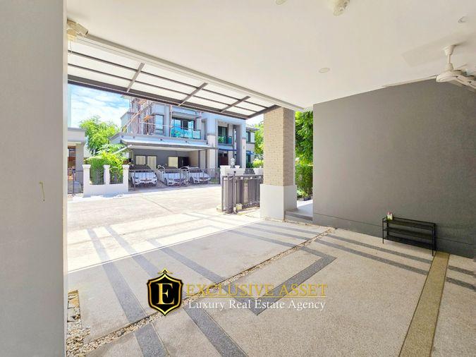 รูป ขายด่วน ม.แกรนด์บางกอก บูเลอวาร์ด สาทร บ้านแปลงมุม สภาพดี 101.3 ตรว. 348 ตรม. สนามหญ้ากว้าง พร้อมเข้าอยู่ - รูปที่ 4/42