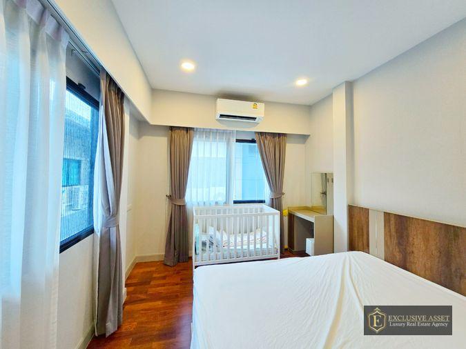 รูป ขายด่วน ม.แกรนด์บางกอก บูเลอวาร์ด สาทร บ้านแปลงมุม สภาพดี 101.3 ตรว. 348 ตรม. สนามหญ้ากว้าง พร้อมเข้าอยู่ - รูปที่ 36/42