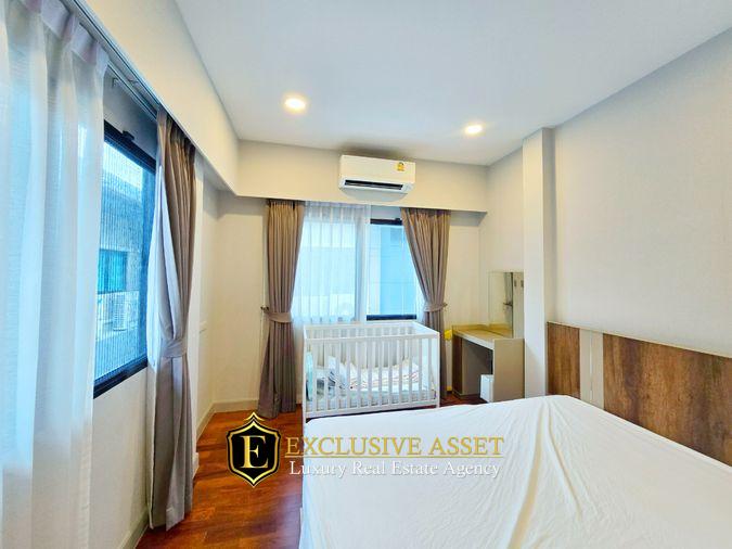 รูป ขายด่วน ม.แกรนด์บางกอก บูเลอวาร์ด สาทร บ้านแปลงมุม สภาพดี 101.3 ตรว. 348 ตรม. สนามหญ้ากว้าง พร้อมเข้าอยู่ - รูปที่ 36/42