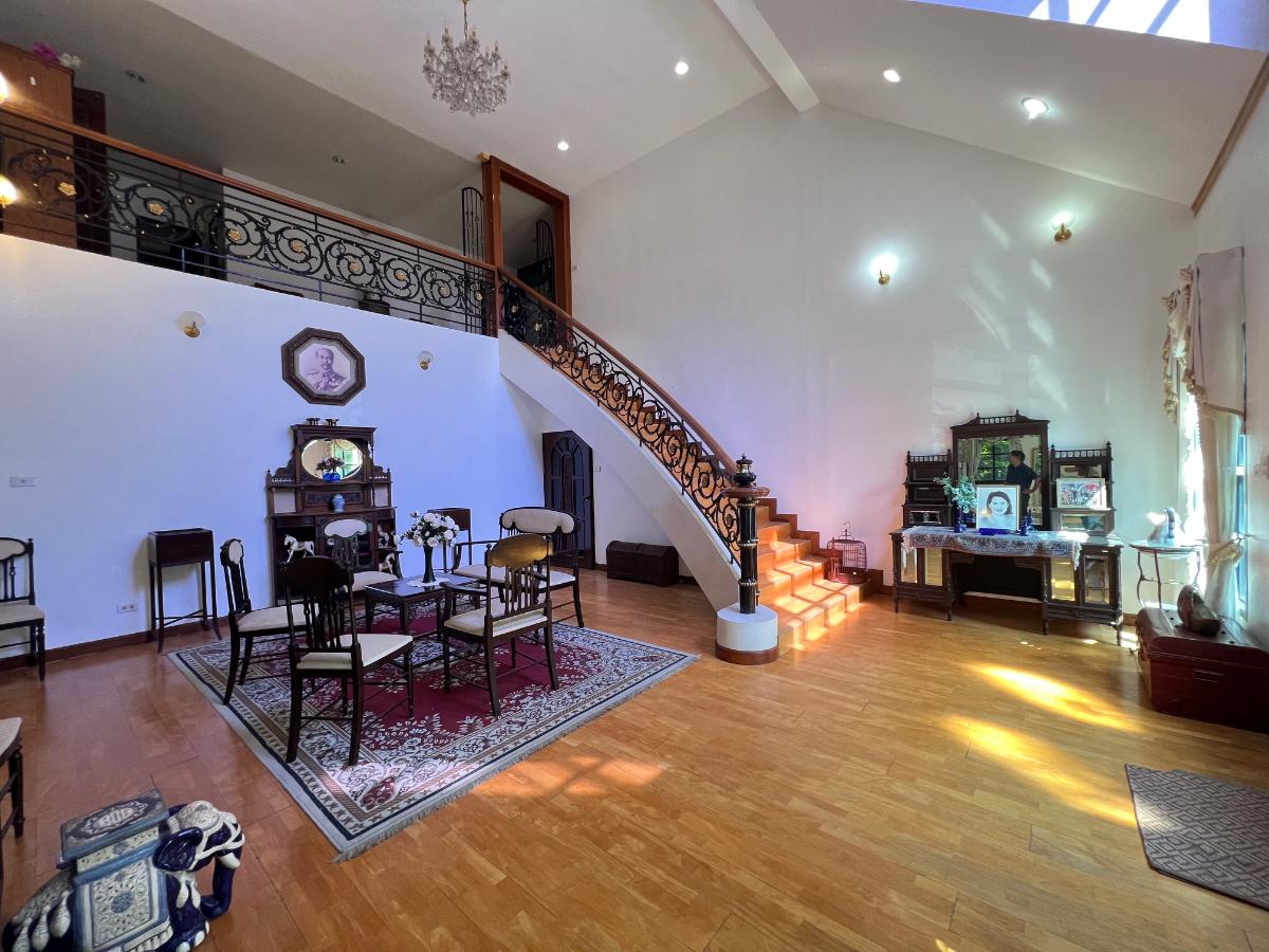 รูป ขายบ้านเดี่ยวหรู 3 ชั้น ใจกลางเมืองลาดพร้าว สไตล์ Classic European / Classic Luxury โถงสูง Double Volume สง่างามเหนือระดับ - รูปที่ 6/43