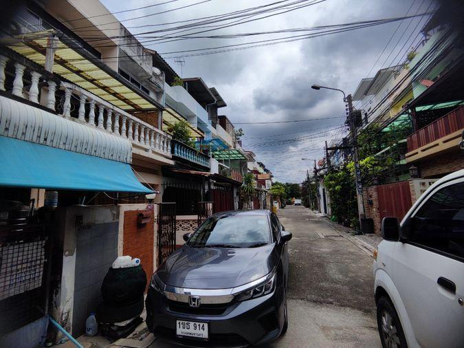 รูป ใกล้สถานี BTS เอกมัย และพระโขนง ขายทาวน์เฮ้าส์ 3 ชั้น ซอยสุขุมวิท 65   ไม่ถึง 1 กิโลเมตร ใกล้ห้าง Gateway  - รูปที่ 3/23