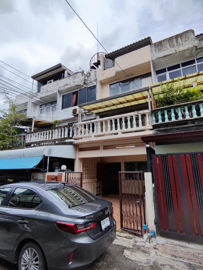 รูป ใกล้สถานี BTS เอกมัย และพระโขนง ขายทาวน์เฮ้าส์ 3 ชั้น ซอยสุขุมวิท 65   ไม่ถึง 1 กิโลเมตร ใกล้ห้าง Gateway  - รูปที่ 2/23
