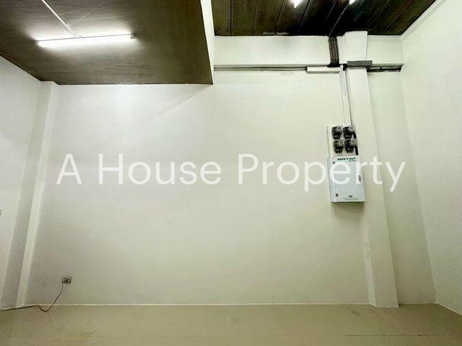 picture Commercial building for rent (ground floor only), prime location near Maxvalu Sriracha, Chonburi. - 3/6
