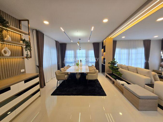 รูป บ้านเดี่ยว เซนโทร บางนา แต่งครบพร้อมอยู่ (4 ห้องนอน 4 ห้องน้ำ) ขาย 18.5MB, เช่า 156,000/เดือน ▫️Line: @sanhaproperty📲092-6242892 รหัส SHW066 รับโค - รูปที่ 4/18