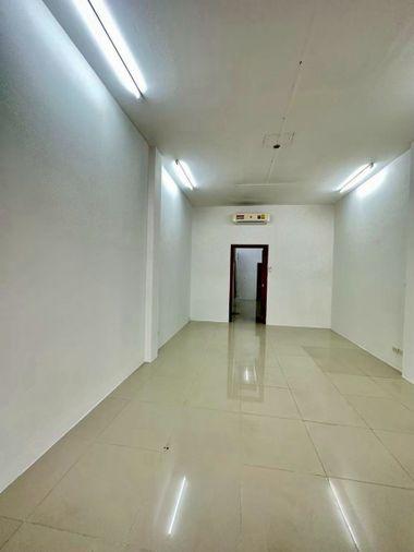 picture Commercial building for rent (ground floor only), prime location near Maxvalu Sriracha, Chonburi. - 2/6