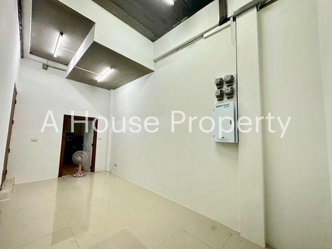 picture Commercial building for rent (ground floor only), prime location near Maxvalu Sriracha, Chonburi. - 4/6