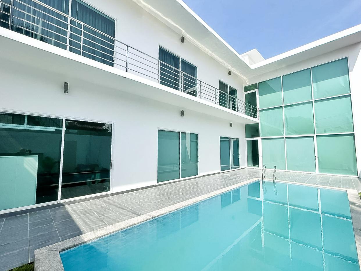 รูป New Modern Luxury Pool Villa for Rent on Pratumnak Hill - รูปที่ 1/15