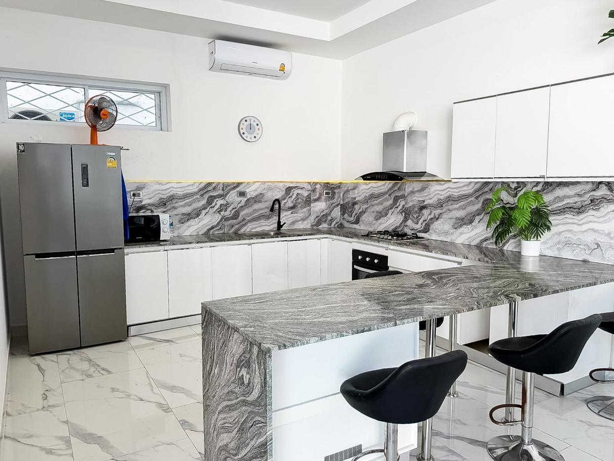 รูป New Modern Luxury Pool Villa for Rent on Pratumnak Hill - รูปที่ 6/15