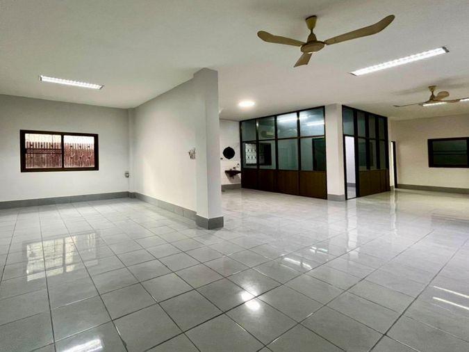picture Rare Large Standalone Office – 11b12b 45mb - Office Building - Ratchada 3 📞Call 090 919 9898 - 12/25