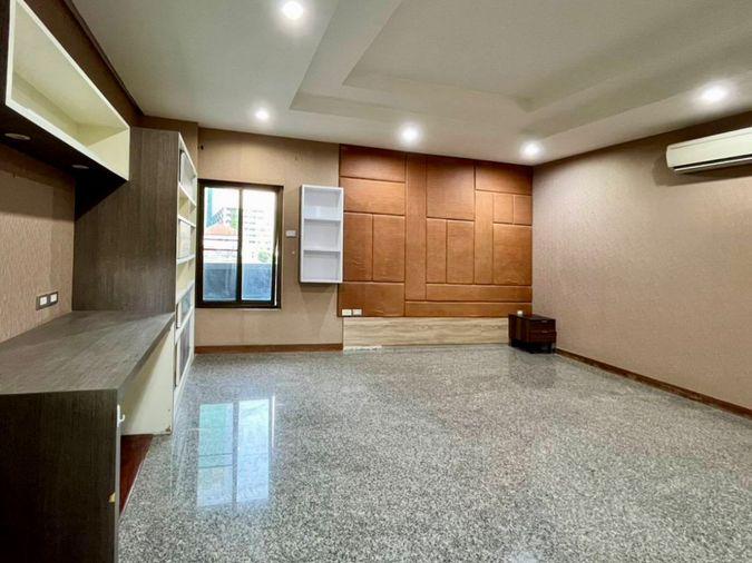 picture Rare Large Standalone Office – 11b12b 45mb - Office Building - Ratchada 3 📞Call 090 919 9898 - 8/25