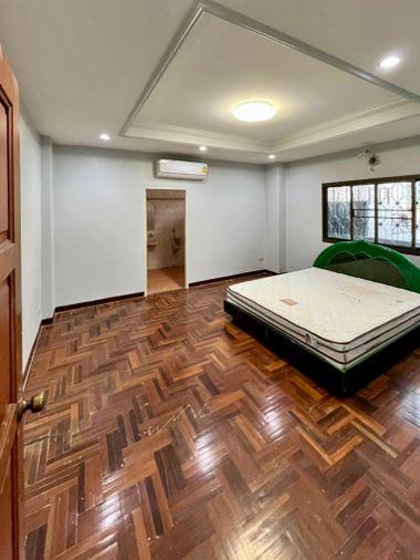 picture Rare Large Standalone Office – 11b12b 45mb - Office Building - Ratchada 3 📞Call 090 919 9898 - 15/25