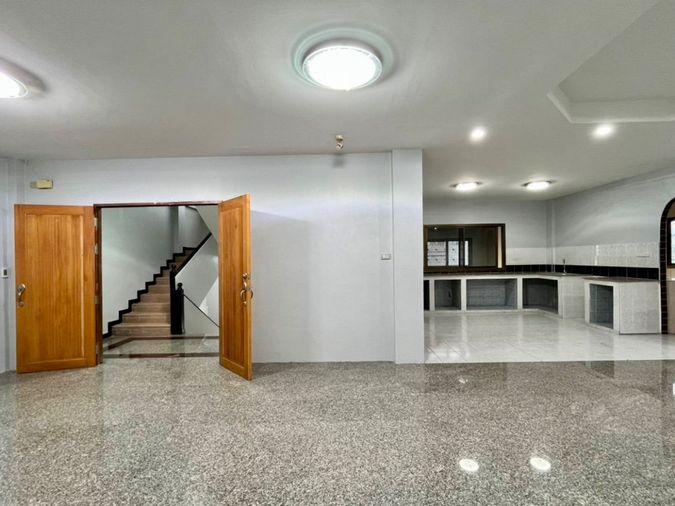 picture Rare Large Standalone Office – 11b12b 45mb - Office Building - Ratchada 3 📞Call 090 919 9898 - 10/25