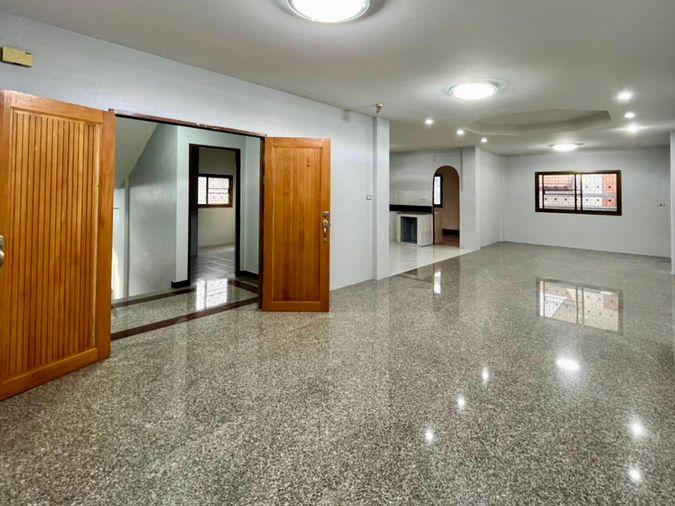 picture Rare Large Standalone Office – 11b12b 45mb - Office Building - Ratchada 3 📞Call 090 919 9898 - 4/25