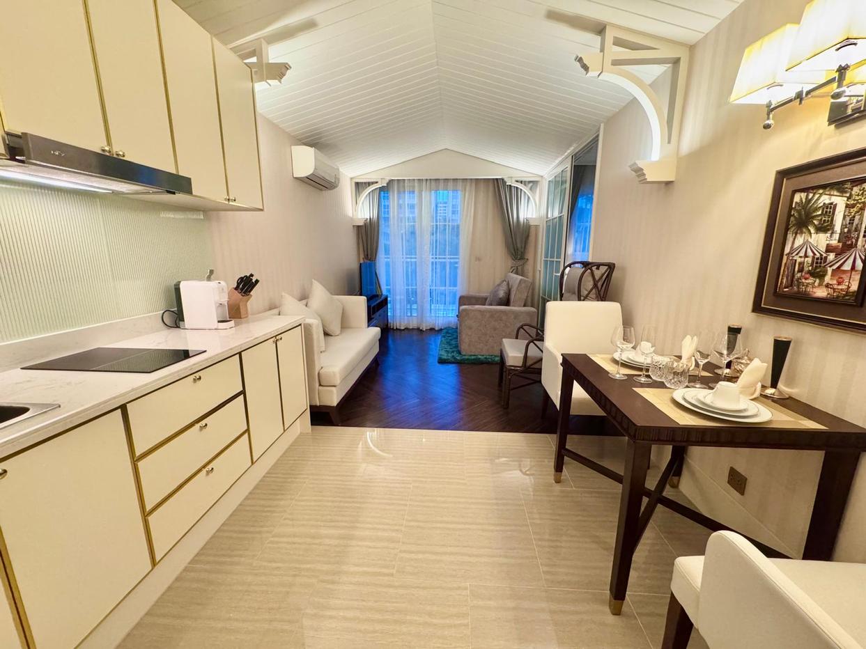 รูป Grand Florida Beachfront Condo Resort Unit for sale in Na Jomtien - รูปที่ 1/8