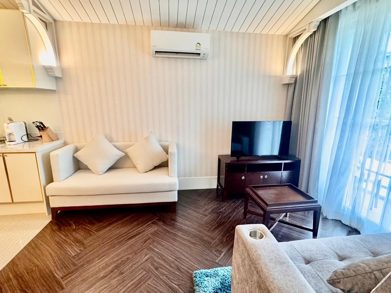 รูป Grand Florida Beachfront Condo Resort Unit for sale in Na Jomtien - รูปที่ 5/8