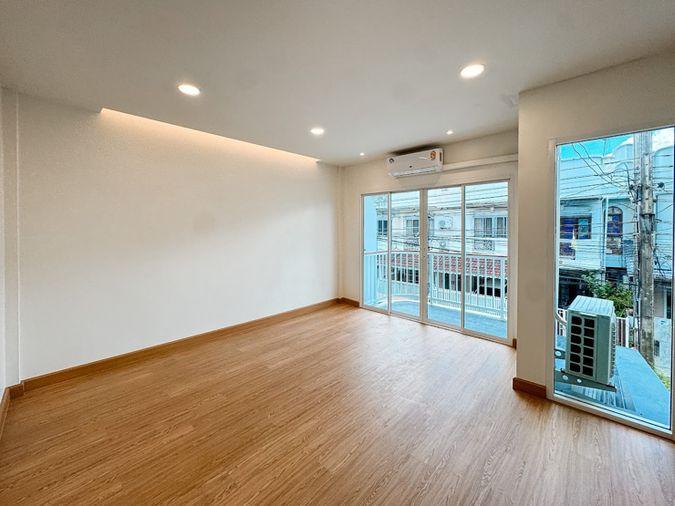 รูป ขายบ้านลาดพร้าว 84 แมนชั่น ใกล้ MRT ลาดพร้าว 71 (2 ห้องนอน 2 ห้องน้ำ) ขาย 3.59 ลบ. ▫️สนใจติดต่อLine : @sanhaproperty 📲095-6922871 - รูปที่ 6/24