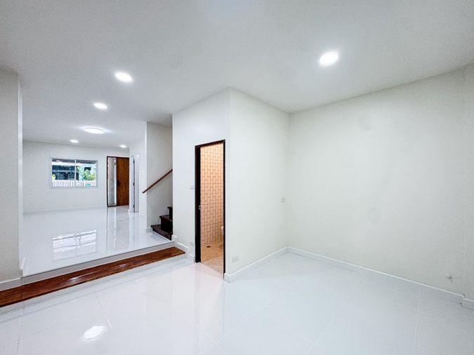 รูป ขายบ้านลาดพร้าว 84 แมนชั่น ใกล้ MRT ลาดพร้าว 71 (2 ห้องนอน 2 ห้องน้ำ) ขาย 3.59 ลบ. ▫️สนใจติดต่อLine : @sanhaproperty 📲095-6922871 - รูปที่ 18/24