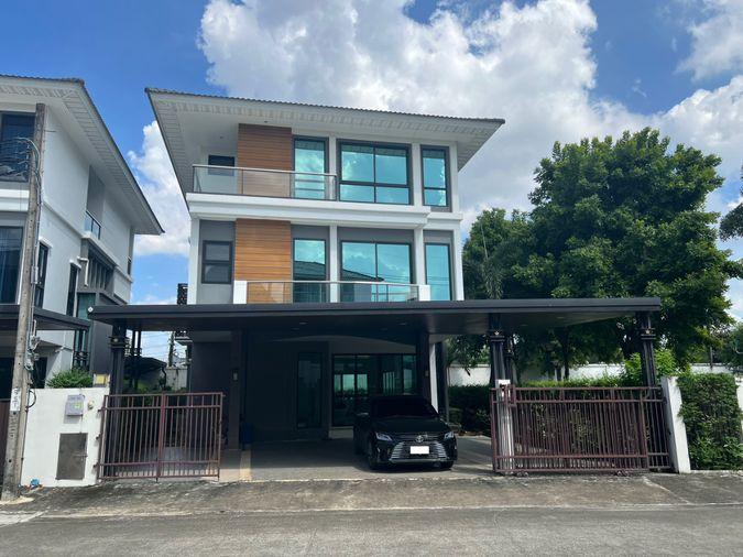 รูป ขายบ้านเดี่ยว 3 ชั้น ศุภาลัย เอสเซ้นส์ ลาดพร้าว | บ้านใหญ่สวยพรีเมียม พื้นที่ใช้สอยกว่า 330 ตร.ม. ทำเลศักยภาพ ใจกลางลาดพร้าว ใกล้ MRT ลาดพร้าว 101  - รูปที่ 1/39
