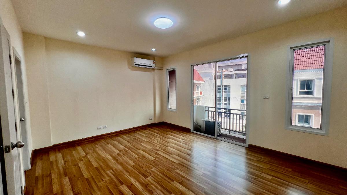 รูป ขาย ทาวน์โฮม 4 ชั้น Premium Place เอกมัย–รามอินทรา | ทำเลศักยภาพ ใกล้เลียบด่วน | เหมาะอยู่อาศัย–ทำออฟฟิศ - รูปที่ 16/52