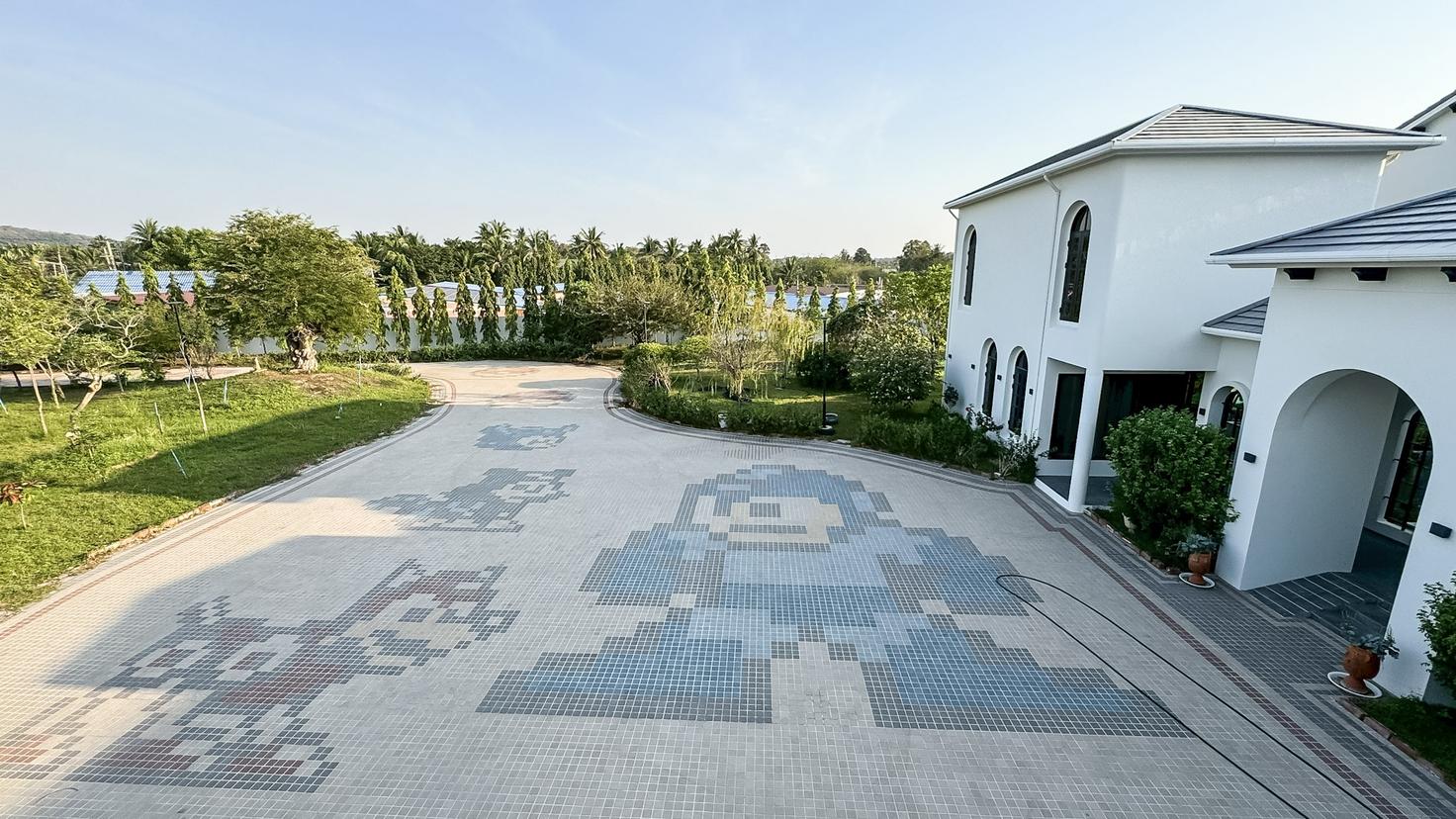 picture Luxury pool villa on 6 Rai Land in Mabprachan East Pattaya - 1/31