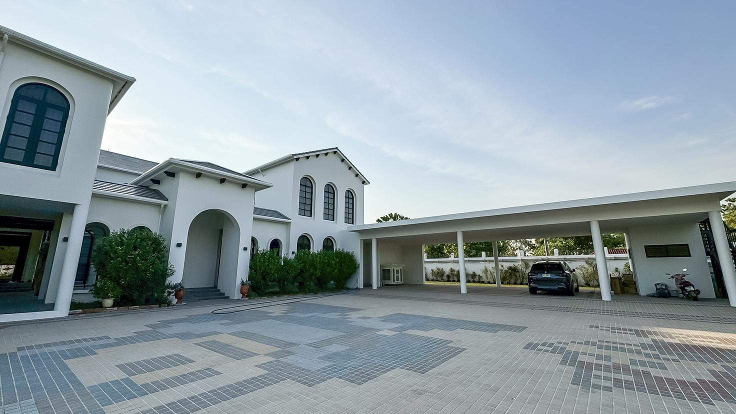 picture Luxury pool villa on 6 Rai Land in Mabprachan East Pattaya - 31/31