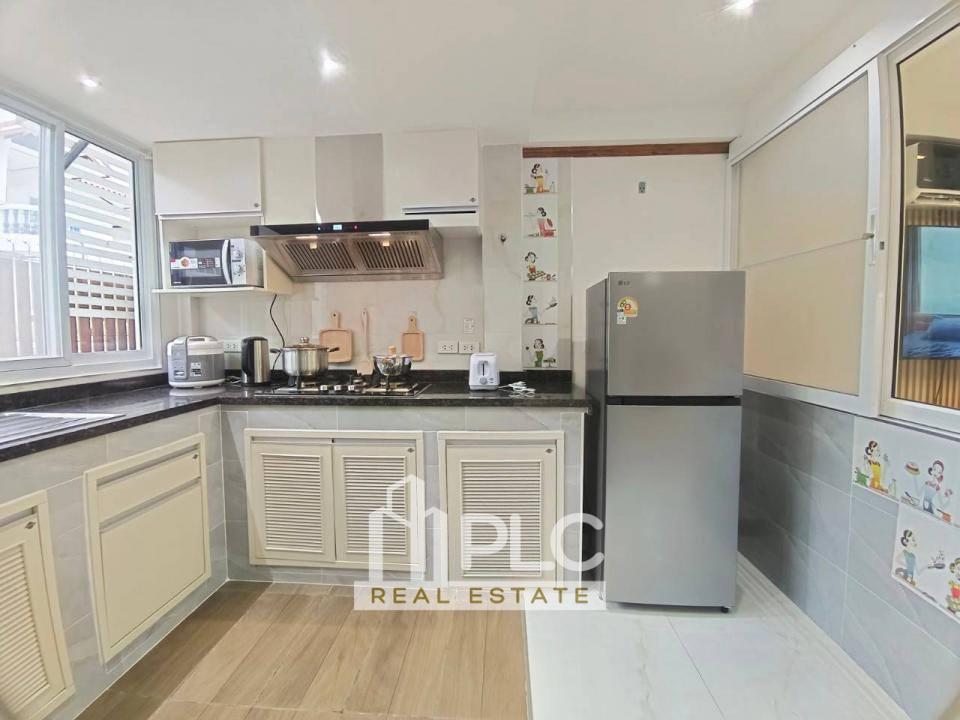 picture Beachfront Pool Villa for Sale, Jomtien Beach - 10/17