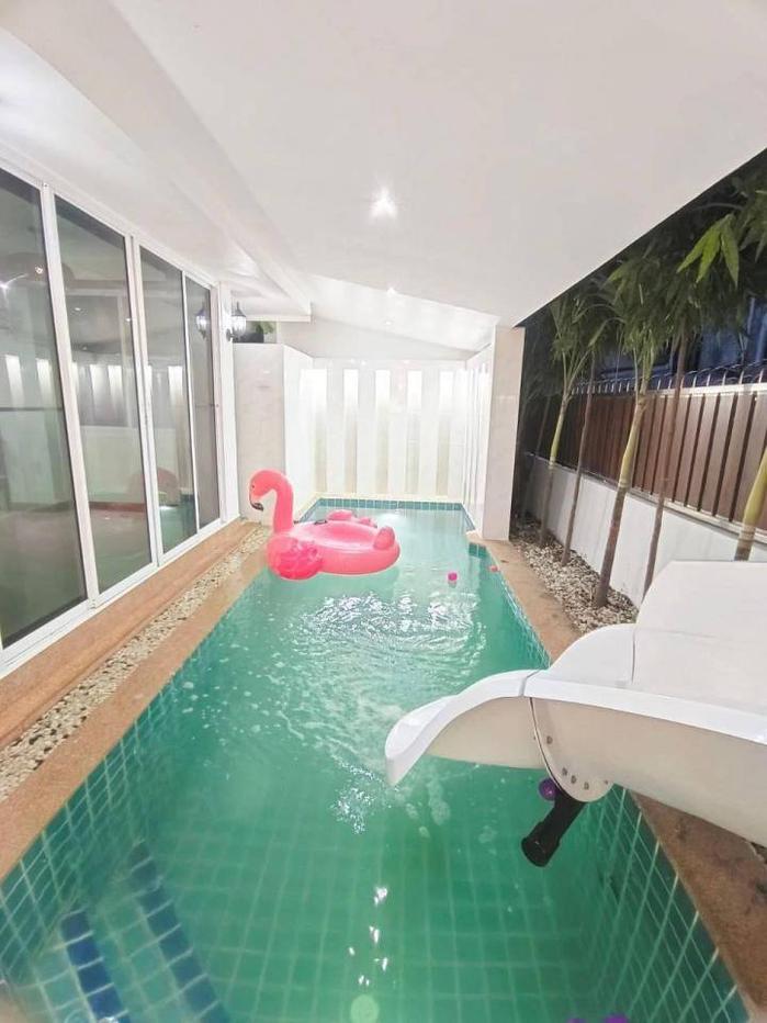 picture Beachfront Pool Villa for Sale, Jomtien Beach - 3/17