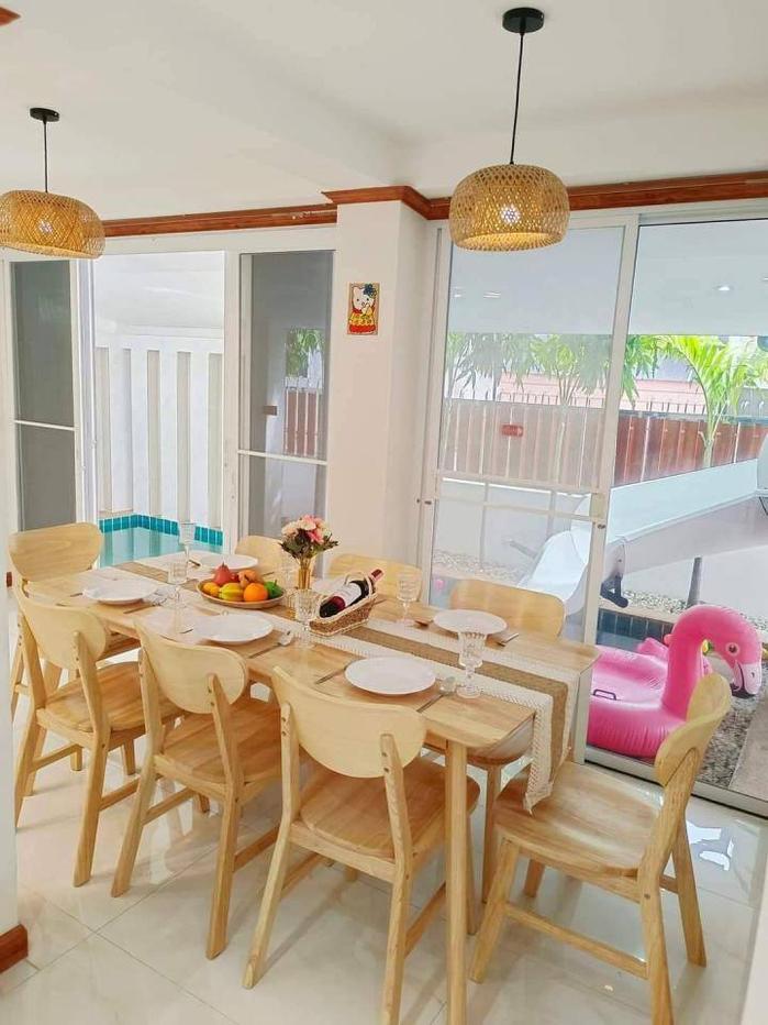 picture Beachfront Pool Villa for Sale, Jomtien Beach - 8/17