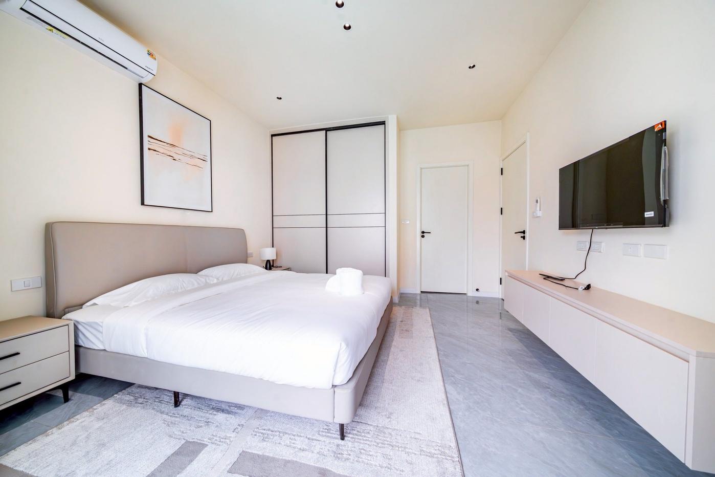 picture Pool View Villa for sale in Central Pattaya - 8/14