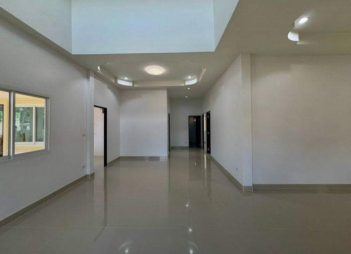 รูป ขายบ้านเดี่ยวมือสอง หลังใหญ่ รีโนเวทใหม่ ใกล้ฟาร์มจระเข้พัทยา - รูปที่ 10/13