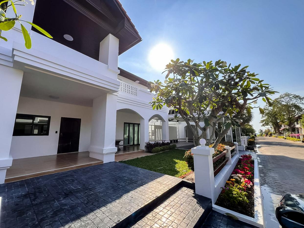 รูป Beachfront Pool Villa for Sale in Na Jomtien - รูปที่ 18/18