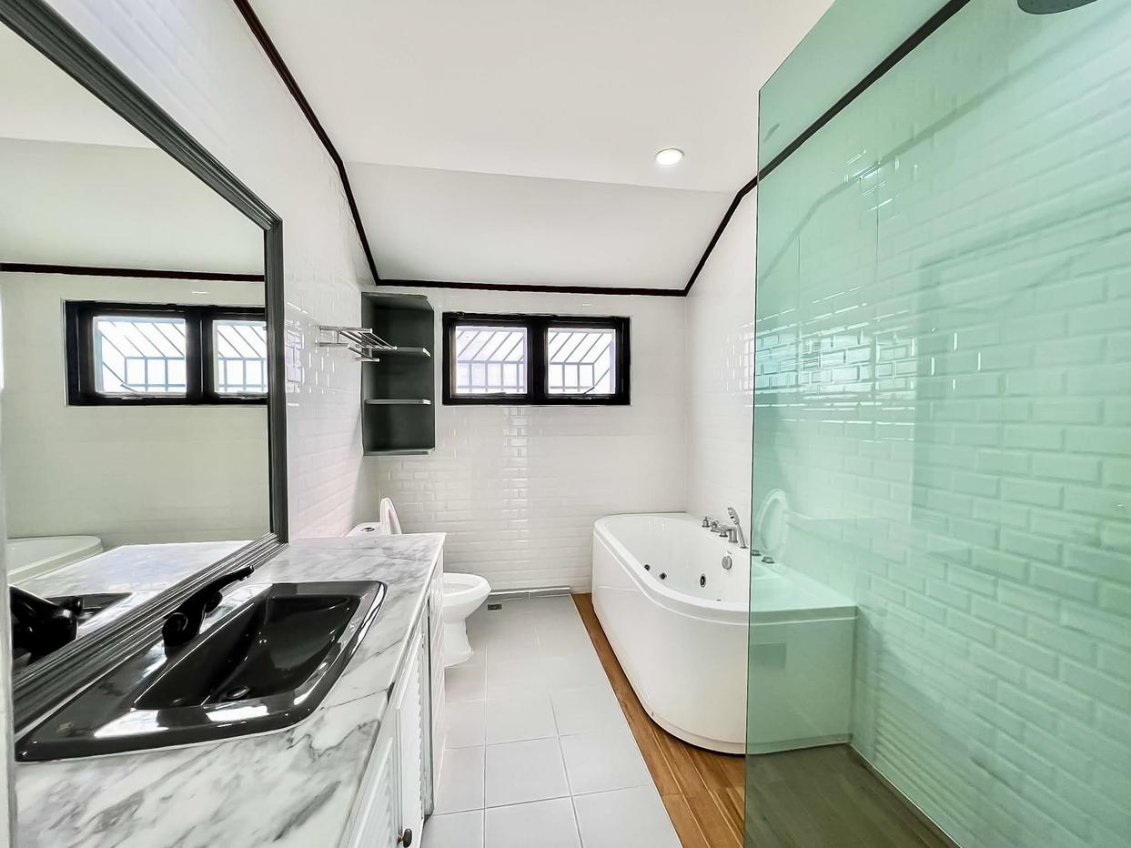 รูป Beachfront Pool Villa for Sale in Na Jomtien - รูปที่ 14/18