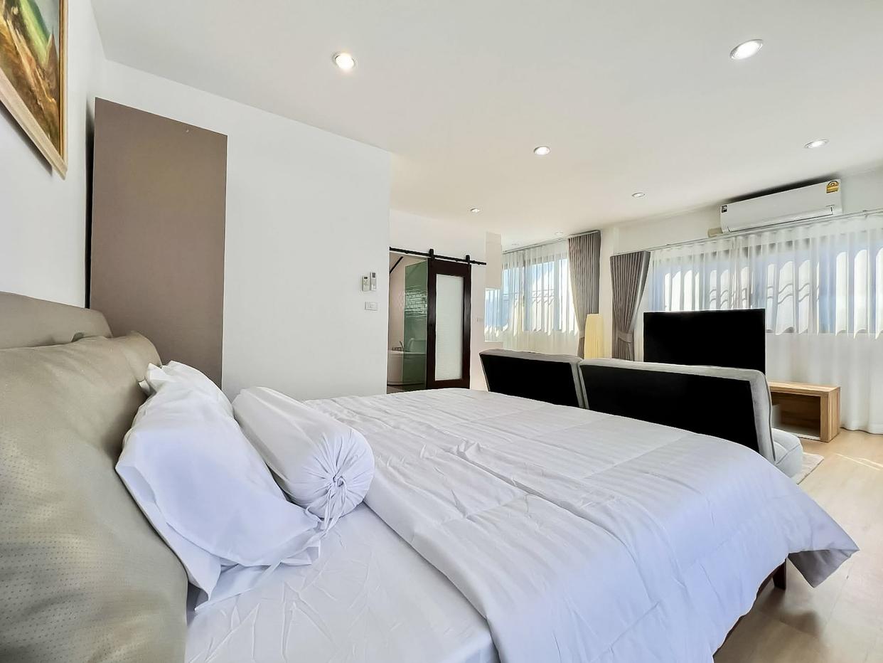 รูป Beachfront Pool Villa for Rent in Na Jomtien - รูปที่ 7/18