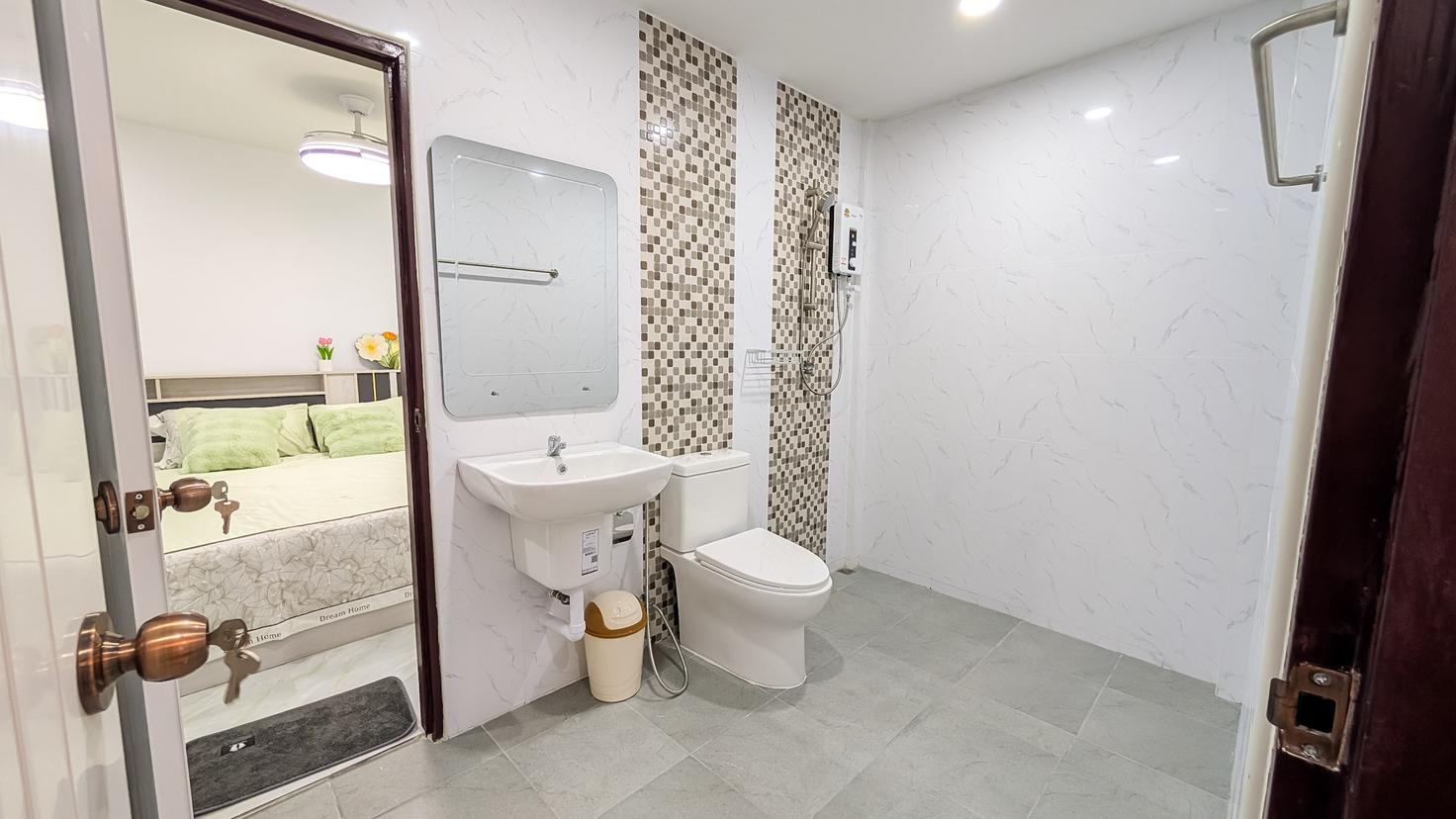 รูป House 4 Bedrooms for sale East Pattaya - รูปที่ 19/20