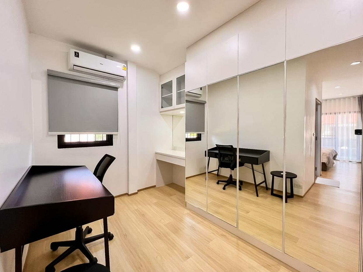 รูป Beachfront Pool Villa for Rent in Na Jomtien - รูปที่ 12/18