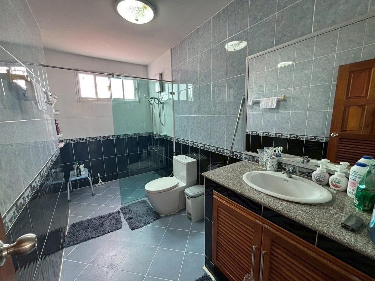 รูป House for sale in East Pattaya with 3 Bedrooms - รูปที่ 13/14