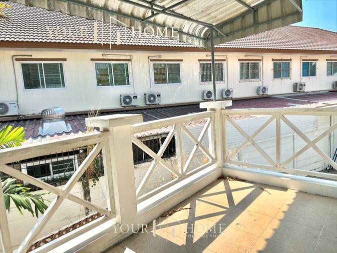 รูป หมู่บ้าน บางแสนมหานคร: บนพื้นที่ 105 ตรม 3 ห้องนอน 4 ห้องน้ำ ใกล้ชายหาดบางแสน ใจกลางความสะดวก - รูปที่ 33/45