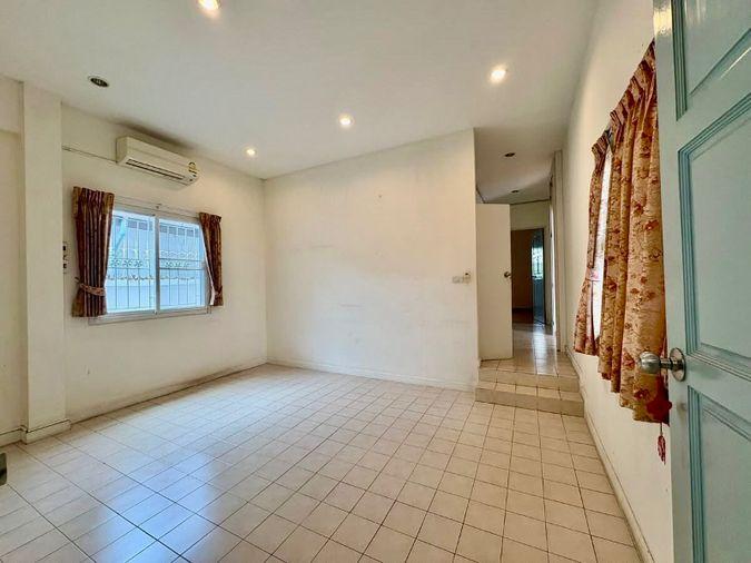 picture For Sale: Corner Detached House on Sukhumvit 101 Large Land Plot 149 SQ.W. | Split-Level L-Shape Design | Near BTS Punnawithi - 8/36