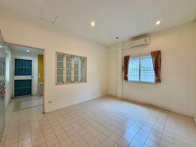 picture For Sale: Corner Detached House on Sukhumvit 101 Large Land Plot 149 SQ.W. | Split-Level L-Shape Design | Near BTS Punnawithi - 9/36