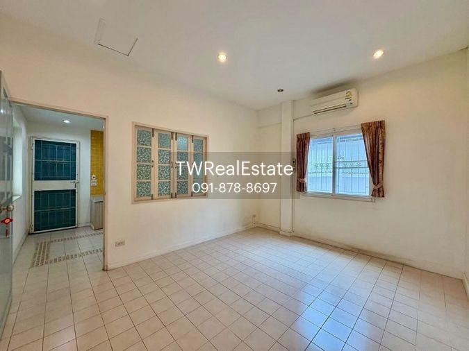 picture For Sale: Corner Detached House on Sukhumvit 101 Large Land Plot 149 SQ.W. | Split-Level L-Shape Design | Near BTS Punnawithi - 9/36