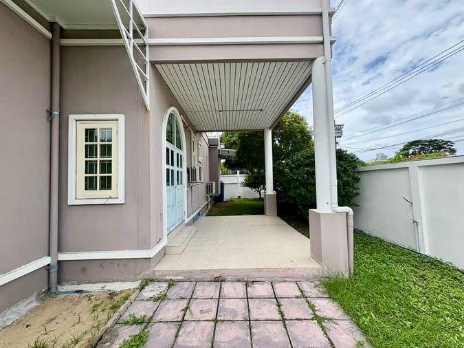 picture For Sale: Corner Detached House on Sukhumvit 101 Large Land Plot 149 SQ.W. | Split-Level L-Shape Design | Near BTS Punnawithi - 2/36
