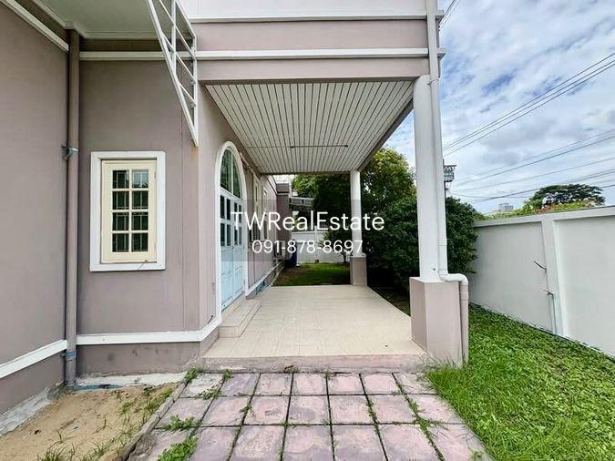 picture For Sale: Corner Detached House on Sukhumvit 101 Large Land Plot 149 SQ.W. | Split-Level L-Shape Design | Near BTS Punnawithi - 2/36