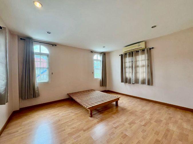 picture For Sale: Corner Detached House on Sukhumvit 101 Large Land Plot 149 SQ.W. | Split-Level L-Shape Design | Near BTS Punnawithi - 16/36