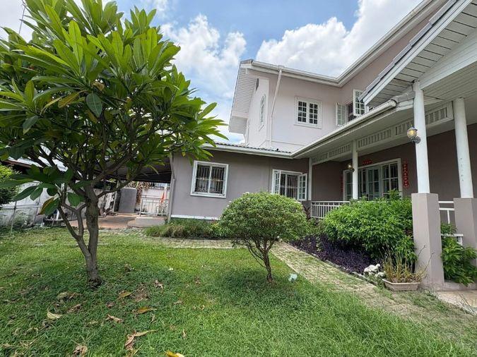 picture For Sale: Corner Detached House on Sukhumvit 101 Large Land Plot 149 SQ.W. | Split-Level L-Shape Design | Near BTS Punnawithi - 5/36