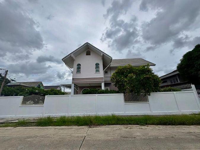 picture For Sale: Corner Detached House on Sukhumvit 101 Large Land Plot 149 SQ.W. | Split-Level L-Shape Design | Near BTS Punnawithi - 36/36