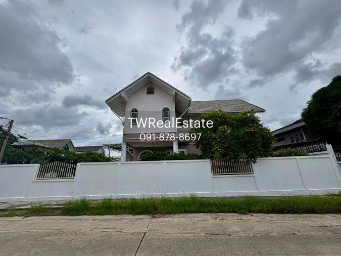 picture For Sale: Corner Detached House on Sukhumvit 101 Large Land Plot 149 SQ.W. | Split-Level L-Shape Design | Near BTS Punnawithi - 36/36