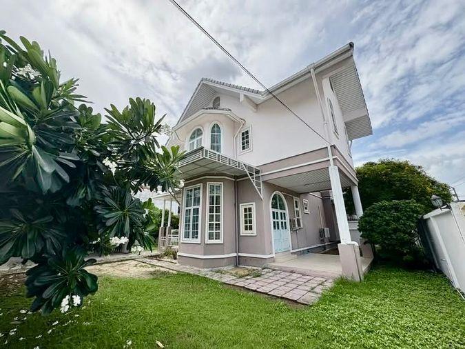 picture For Sale: Corner Detached House on Sukhumvit 101 Large Land Plot 149 SQ.W. | Split-Level L-Shape Design | Near BTS Punnawithi - 1/36