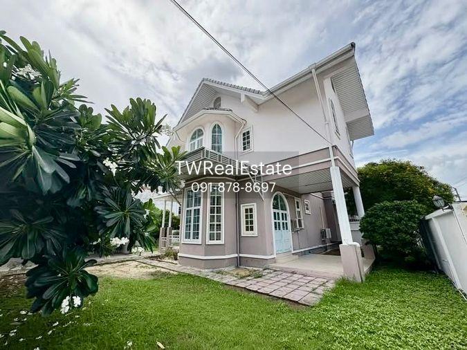 picture For Sale: Corner Detached House on Sukhumvit 101 Large Land Plot 149 SQ.W. | Split-Level L-Shape Design | Near BTS Punnawithi - 1/36